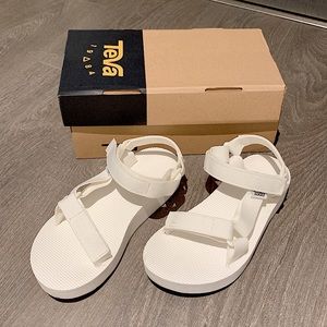 Teva White Universal Midform Sandals size 6